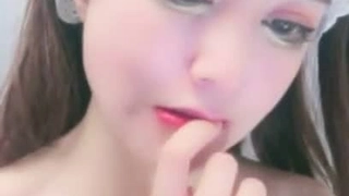 熟女老师和她的学生在热门视频中展示他们的群交技巧