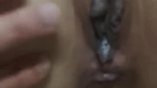 古灵精管的妹子，和男友卫生间花样操逼，做爱直播，花式勾引蹲下卖力深喉大屌，口爆一嘴