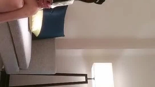诱人的少女吸吮阴茎的免费下载色情视频