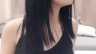 女神！女神！绝对极品，颜值身材完美，粉嫩美乳极品嫩穴，镜头前水晶假屌猛插，无毛骚逼骑乘位
