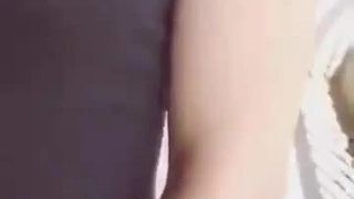 对女售货员的色情恶作剧。在一次商务会议上，我向她展示了我的鸡鸡，并要求她卖给我一个枕头......