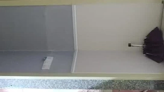 美眉撑开菊花玩不停
