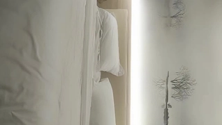 兄弟探花，神似景甜，漂亮外围女神，这钱花得真是值，温柔配合刚下水，新鲜骚逼随意抽插，精彩劲爆必看佳作