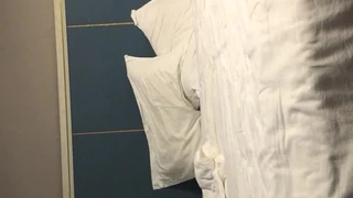 穿着高跟鞋的业余荡妇骑着大鸡巴